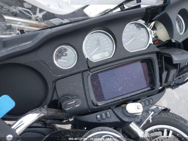 2022 HARLEY-DAVIDSON FLHTCUTG 1HD1MAF19NB856437 Photo 6