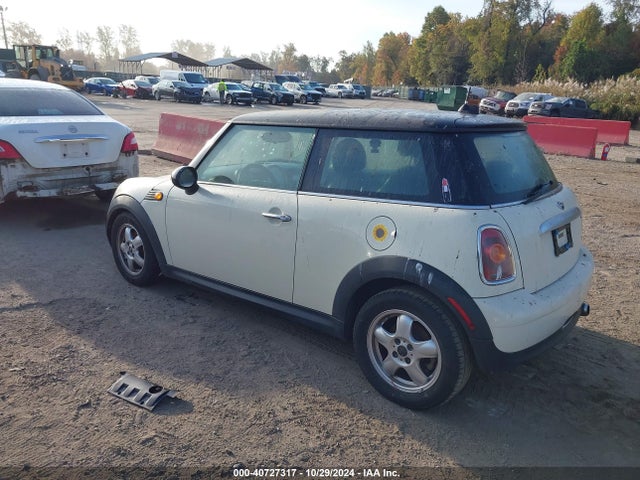 2009 MINI COOPER WMWMF33559TW72458 Photo 2