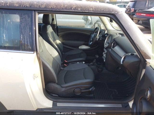 2009 MINI COOPER WMWMF33559TW72458 Photo 4