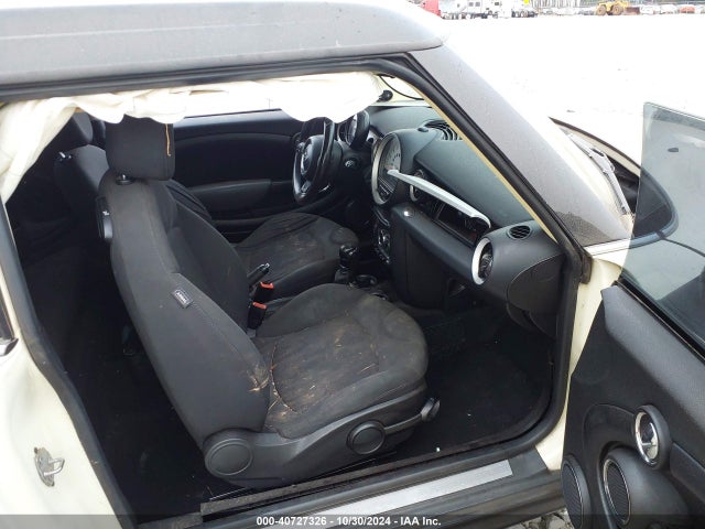 2011 MINI COOPER CLUBMAN WMWZF3C5XBT188121 Photo 4