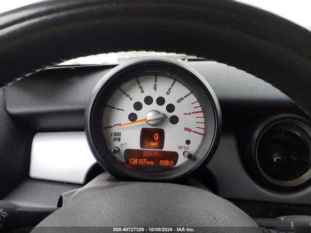 2011 MINI COOPER CLUBMAN WMWZF3C5XBT188121 Photo 6