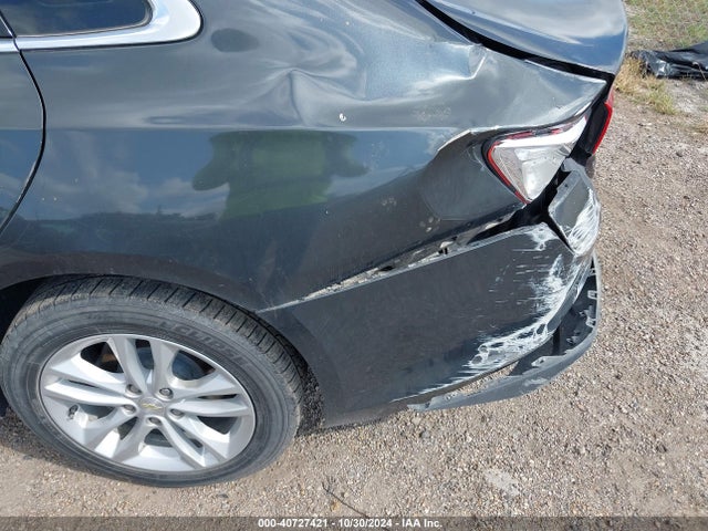 1G1ZD5ST1JF137861 Chevrolet MALIBU LT