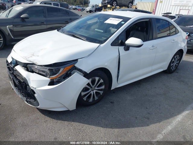 Toyota Corolla Hybrid Le 2022 JTDEAMDE5N3002512 Image 2