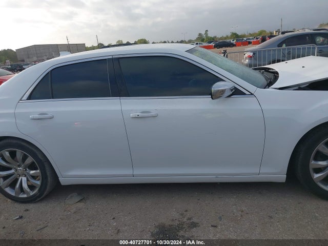 2C3CCAAG4JH308604 Chrysler 300 Touring