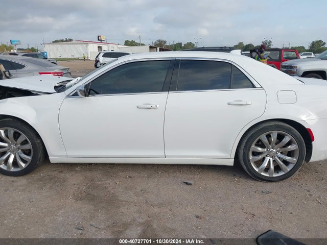 2C3CCAAG4JH308604 Chrysler 300 Touring