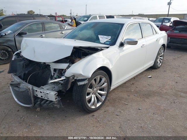 2C3CCAAG4JH308604 Chrysler 300 Touring