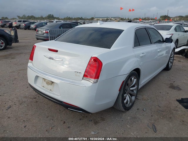 2C3CCAAG4JH308604 Chrysler 300 Touring