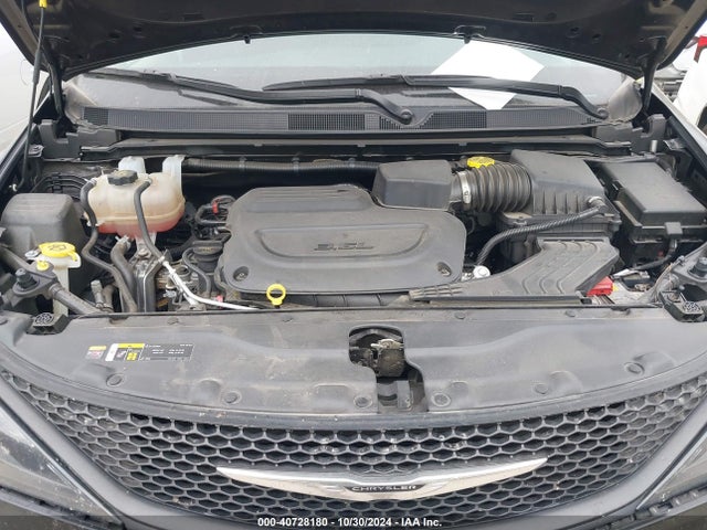 2C4RC1CG0NR219048 Chrysler Voyager Lx