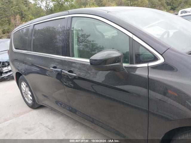 2C4RC1CG0NR219048 Chrysler Voyager Lx