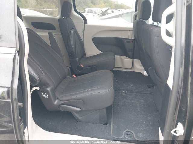 2C4RC1CG0NR219048 Chrysler Voyager Lx