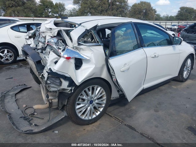 1FADP3J23JL288231 Ford Focus Titanium