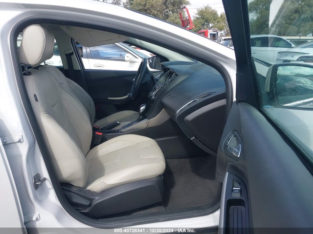 1FADP3J23JL288231 Ford Focus Titanium