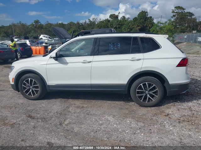 3VV3B7AX9MM120685 Volkswagen Tiguan 2.0t Se/2.0t Se R-line Black/2.0t Sel