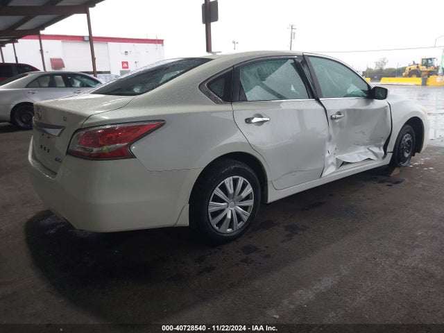 Nissan Altima 2.5 S 2014 1N4AL3AP3EN379939 Image 4