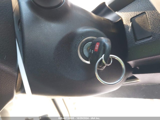 Toyota RAV4 LE 2015 JTMZFREV6FD057187 Image 11
