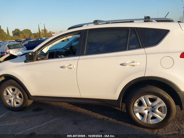 Toyota RAV4 LE 2015 JTMZFREV6FD057187 Image 14