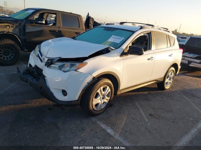 Toyota RAV4 LE 2015 JTMZFREV6FD057187 Image 2
