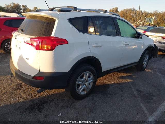 Toyota RAV4 LE 2015 JTMZFREV6FD057187 Image 4