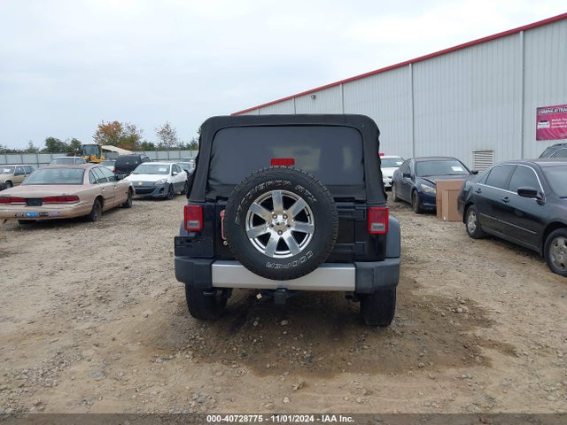 1C4BJWEG7EL288037 Jeep Wrangler Unlimited Sahara