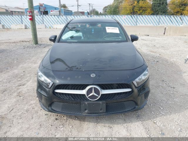 WDD3G4FBXKW005768 Mercedes-Benz A 220 4matic