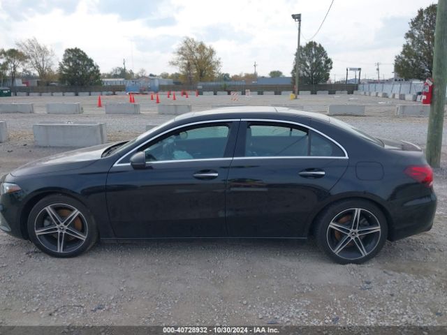 WDD3G4FBXKW005768 Mercedes-Benz A 220 4matic