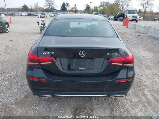 WDD3G4FBXKW005768 Mercedes-Benz A 220 4matic