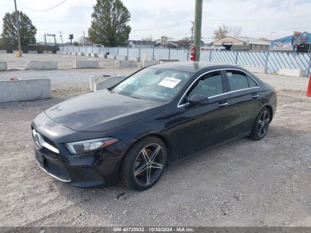WDD3G4FBXKW005768 Mercedes-Benz A 220 4matic