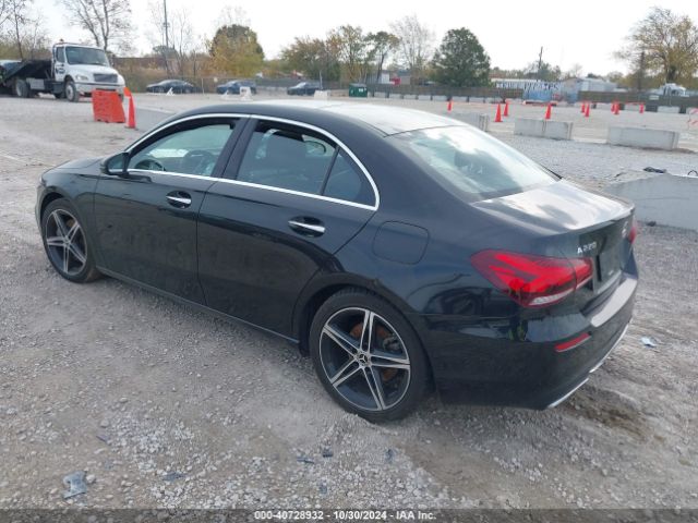 WDD3G4FBXKW005768 Mercedes-Benz A 220 4matic