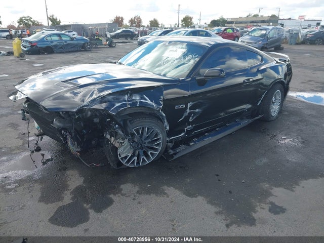 Ford Mustang Gt Premium 2018 1FA6P8CF0J5109332 Image 2
