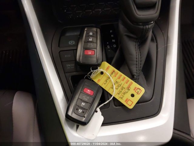 2T3P1RFV5RC454340 Toyota Rav4 Xle