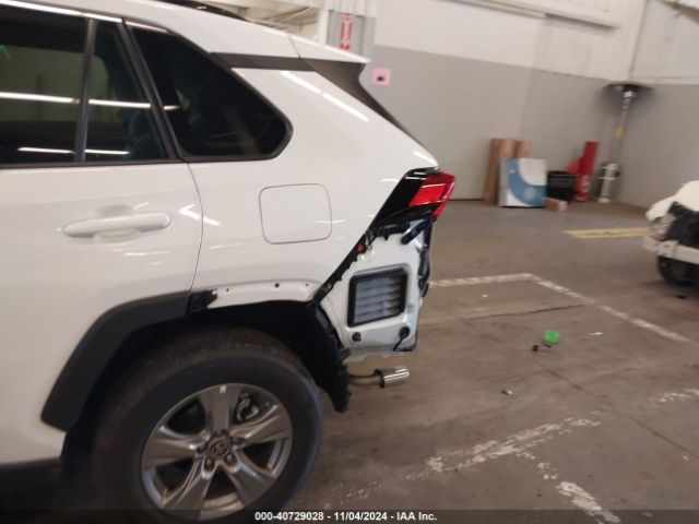 2T3P1RFV5RC454340 Toyota Rav4 Xle