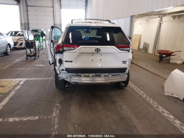 2T3P1RFV5RC454340 Toyota Rav4 Xle