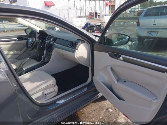 1VWDT7A34HC018597 Volkswagen Passat 1.8t R-line