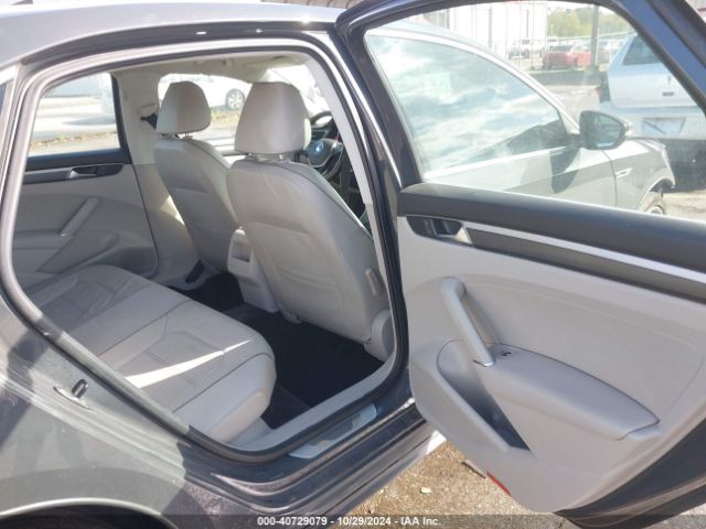 1VWDT7A34HC018597 Volkswagen Passat 1.8t R-line