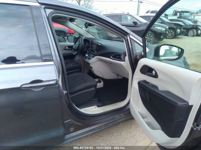 2C4RC1CGXHR608672 Chrysler Pacifica Lx