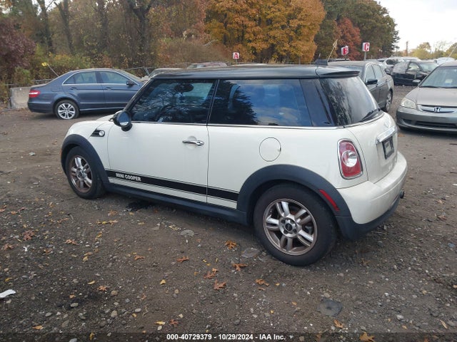 2012 MINI COOPER WMWSU3C54CT263923 Photo 2
