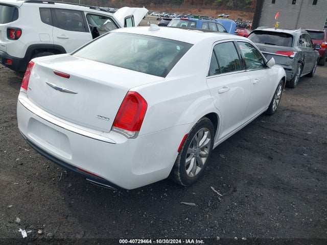 2C3CCARG3JH255026 Chrysler 300 Touring L Awd