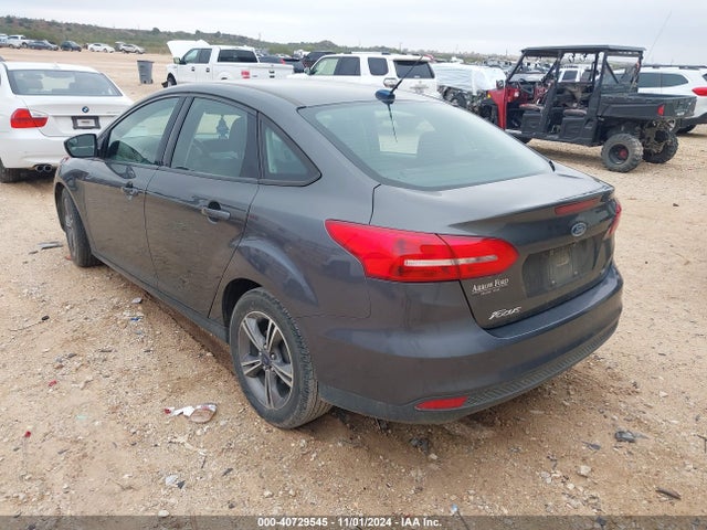Ford FOCUS SE 2018 1FADP3F27JL229580 Image 3