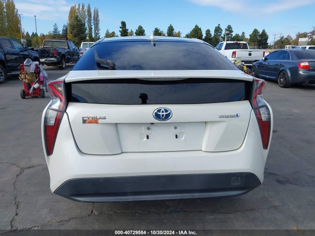 Toyota Prius Two 2016 JTDKBRFU4G3021766 Image 16