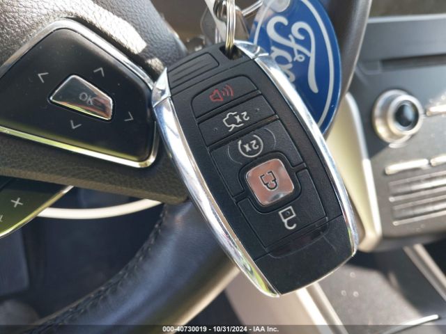 5LMCJ3D95HUL55652 Lincoln Mkc Reserve