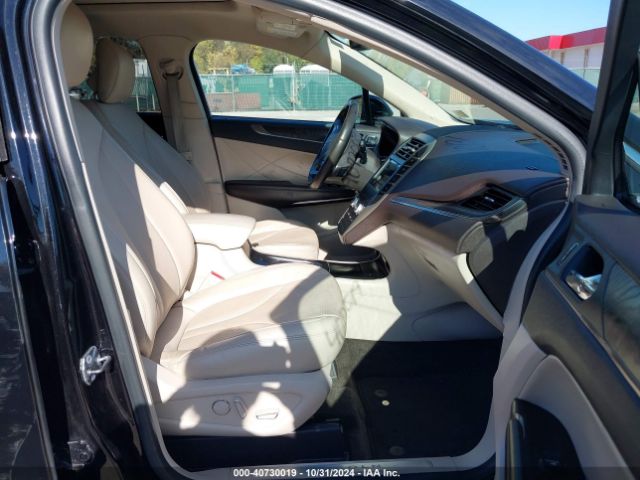 5LMCJ3D95HUL55652 Lincoln Mkc Reserve