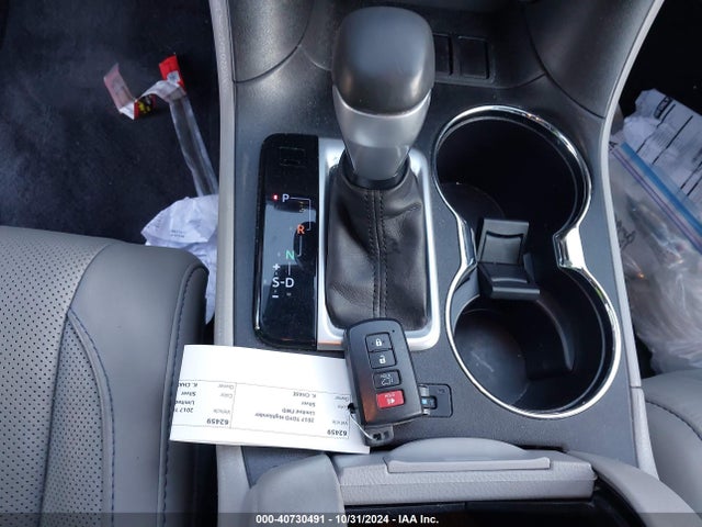 Toyota Highlander Limited Platinum 2017 5TDYZRFH3HS218534 Image 11