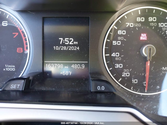 2013 Audi A4 2.0t Premium მანქანა იყიდება აუქციონზე, vin: WAUBFAFL4DN018800, აუქციონის ნომერი: 40730744