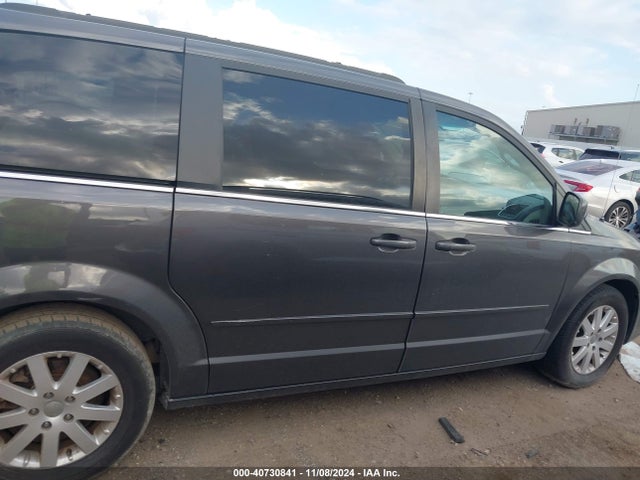 2C4RC1AG3FR727258 Chrysler Town & Country Lx