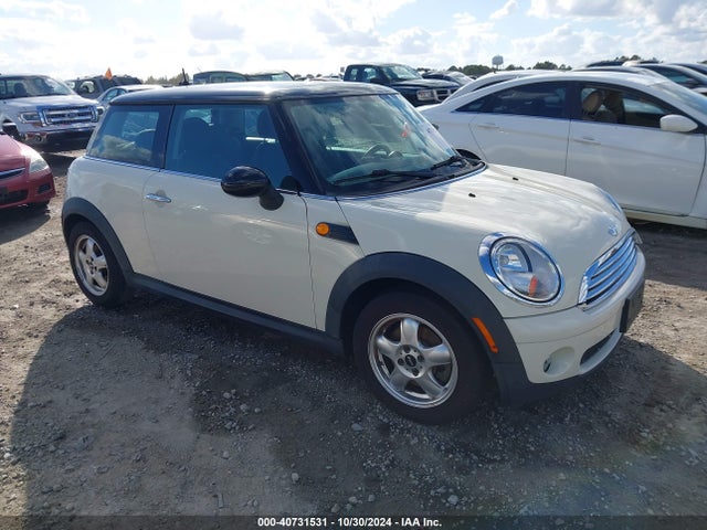 2009 MINI COOPER WMWMF33569TU75847 Photo 0