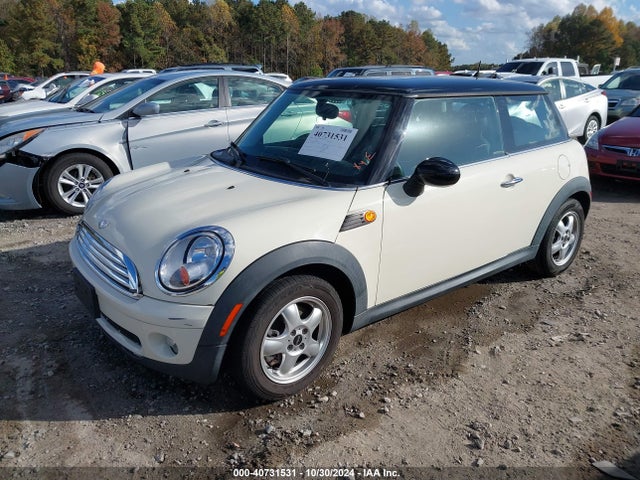 2009 MINI COOPER WMWMF33569TU75847 Photo 1