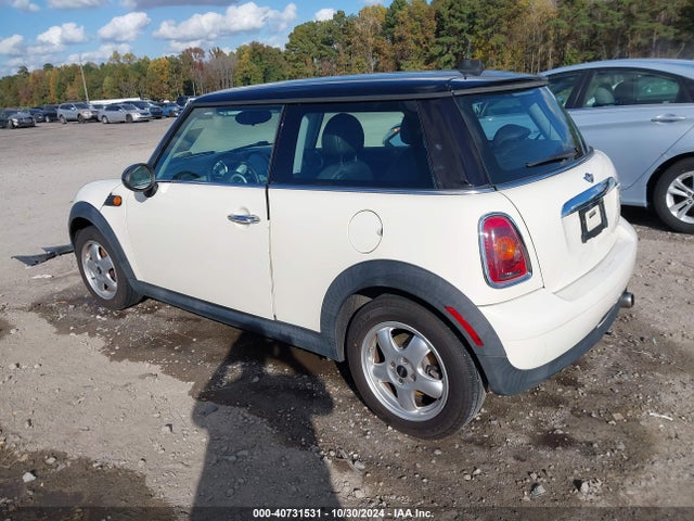 2009 MINI COOPER WMWMF33569TU75847 Photo 2