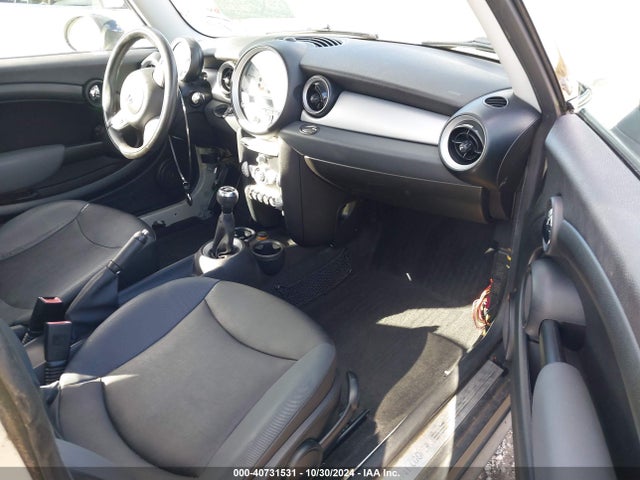 2009 MINI COOPER WMWMF33569TU75847 Photo 4