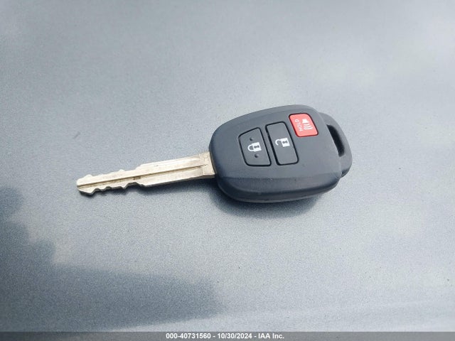 Toyota RAV4 LE 2016 JTMBFREVXGD186956 Image 11