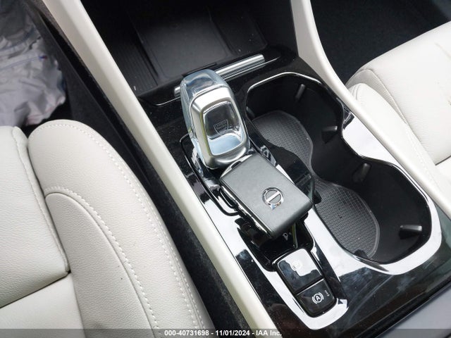 Volvo Xc40 B5 Ultimate Bright Theme 2024 YV4L12UF9R2361035 Image 11